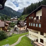 Flowery House - Val Di Fassa Apartment Canazei